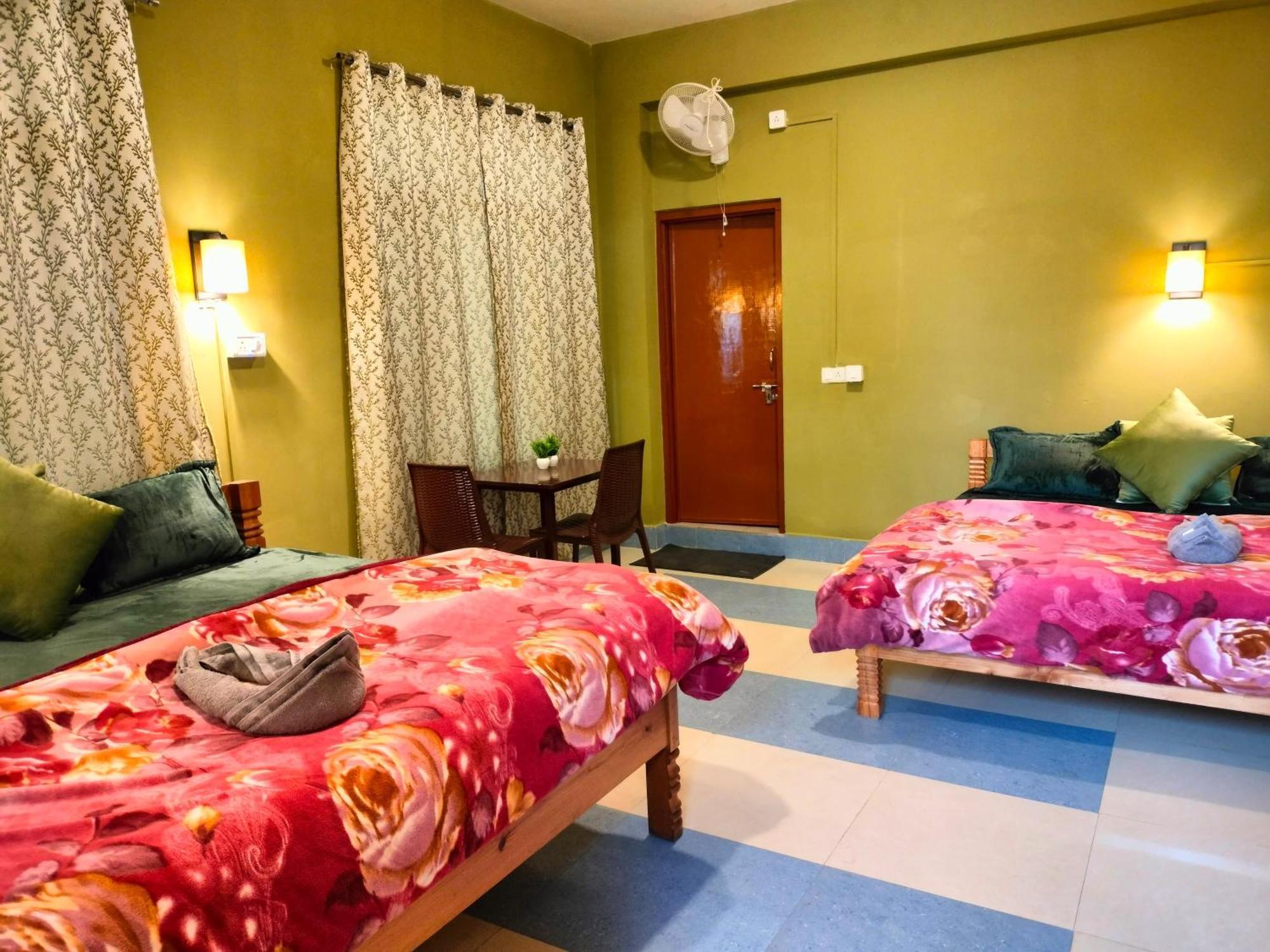 The Alpine Vista Hotel อัลโมรา ภายนอก รูปภาพ