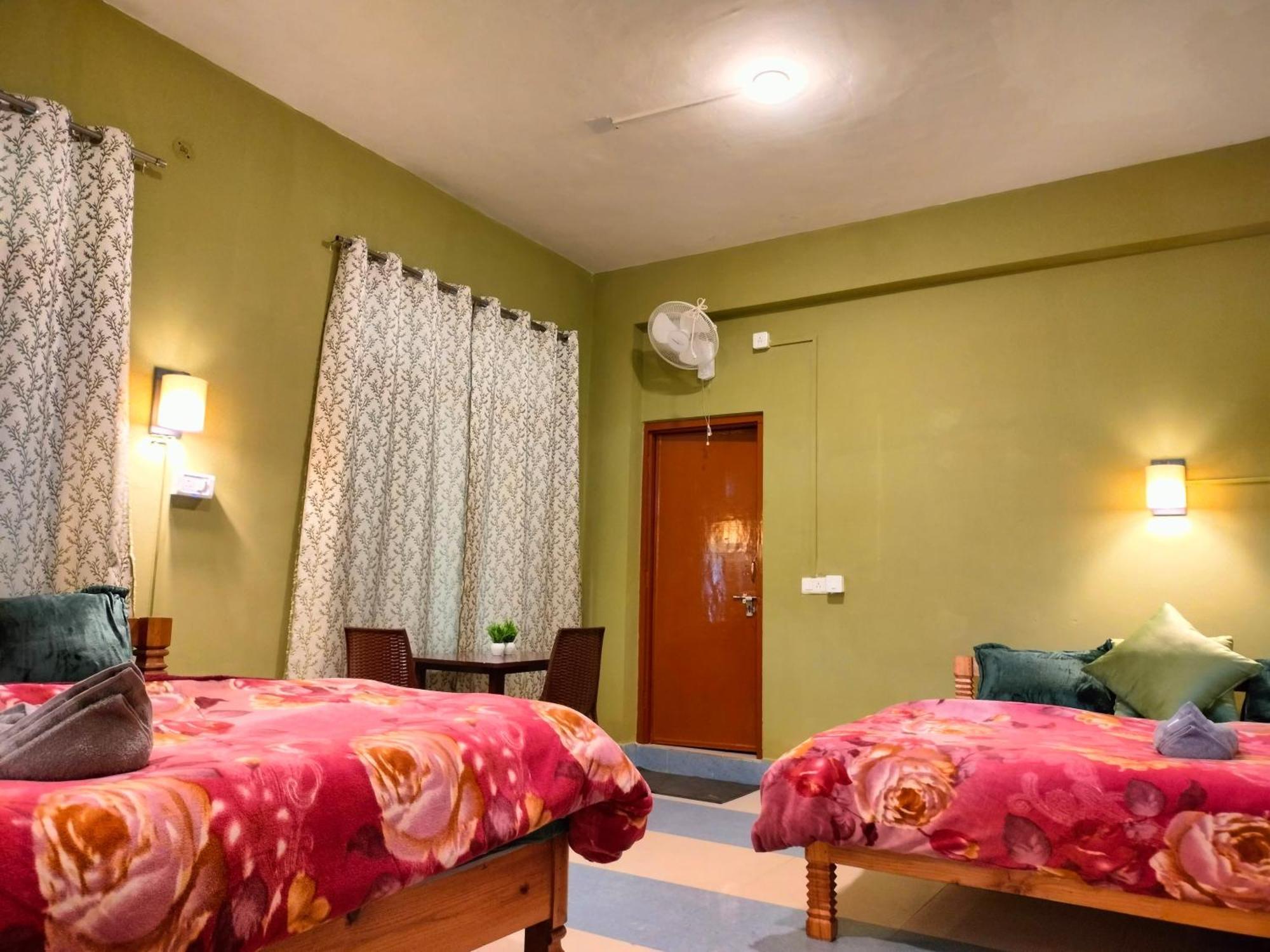 The Alpine Vista Hotel อัลโมรา ภายนอก รูปภาพ